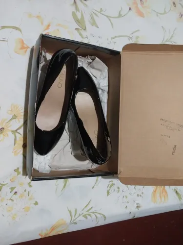 Sapato feminino marca via uno Feminina Preta Salto Grosso