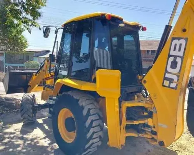 Retroescavadeira JCB 2018