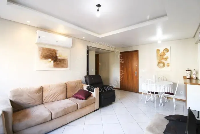 Apartamento semimobiliado para alugar no Mont Serrat com 2 quartos (1 suíte)
