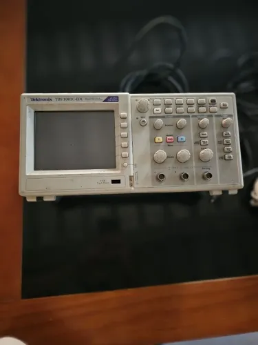 Osciloscópio Tektronix TDS 1001C-EDU