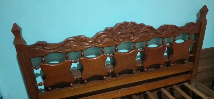Cama de casal Antiga madeira maciça