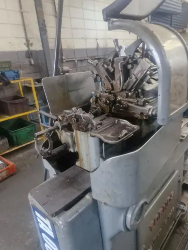 Torno automatico cabeçote móvel