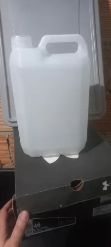 Galão de 5 litros tenho 8 unidades