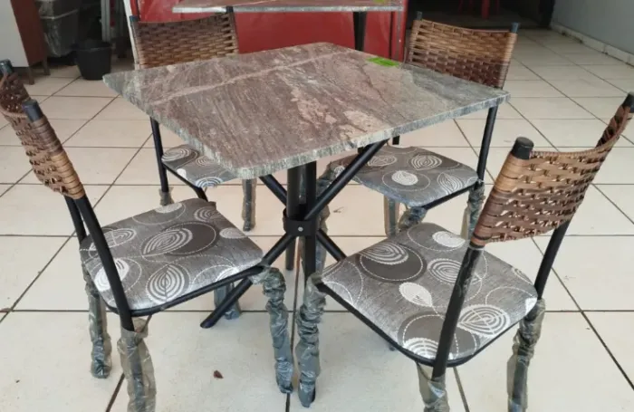Mesa Cozinha Quadrada com Tampo em Granito *Novo na Caixa*