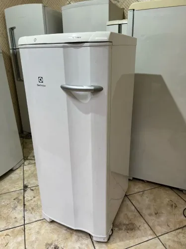 Freezer vertical Electrolux