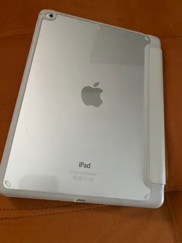 iPad Air com case e película - tela 9,7 polegadas - 32GB