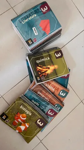 VENDO LIVROS PRÉ VESTIBULAR AZ 2025 NOVOS EM BRANCO VOLUME ?C?
