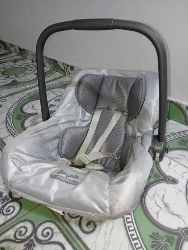 Bebê Conforto Burigotto e Carrinho Chicco