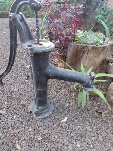 Bomba d'água antiga 