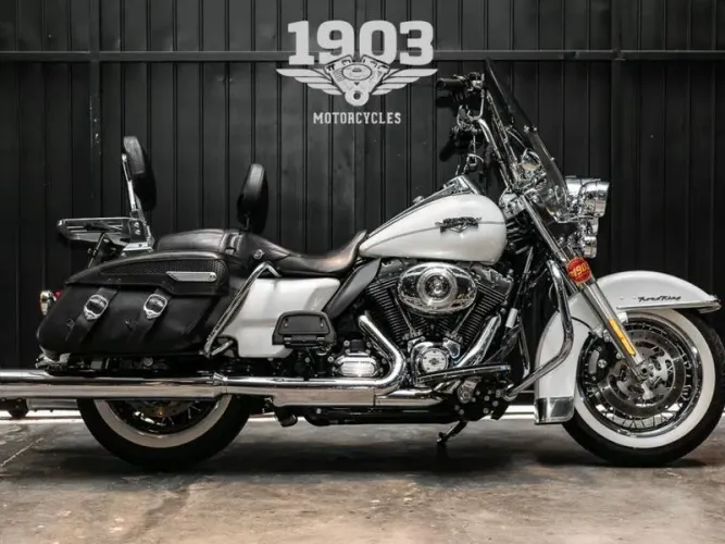 HARLEY-DAVIDSON FLHRC ROAD KING CLASSIC  2013