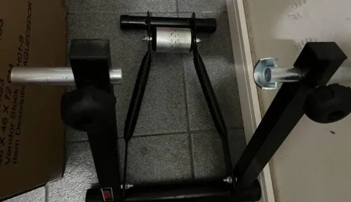 Rolo De Treino para Bike Dobravel Com Base Niveladora marca True - Sem avarias