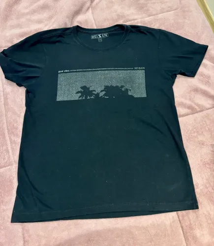 Camiseta preta Reizen tamanho P