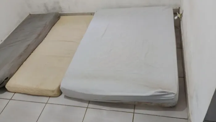 Um colchão de casal 2 de solteiros