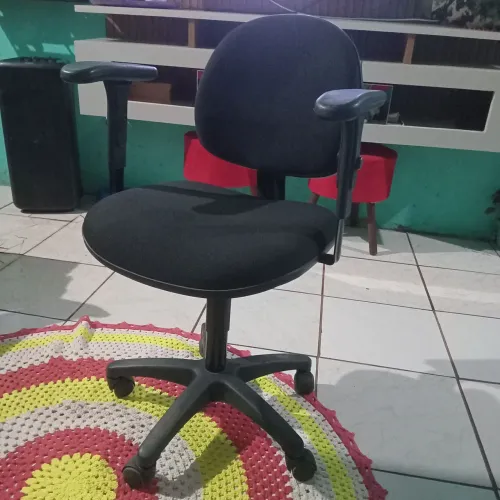 Cadeira de escritório em bom estado 