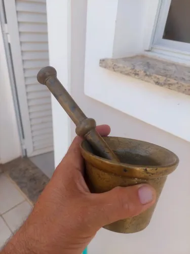 Pilão de bronze antigo 