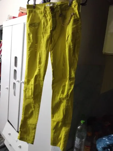 Calça feminina amarela tamanho 38