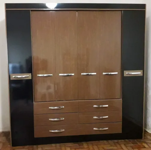 Guarda Roupa grande de 6 portas 6 gavetas quase novo