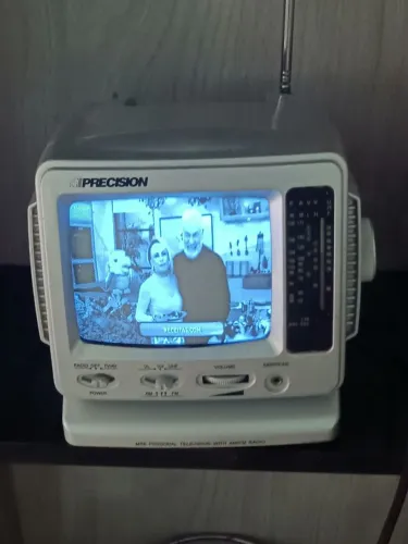 Mini tv rádio portátil vintage precision (preto e branco )