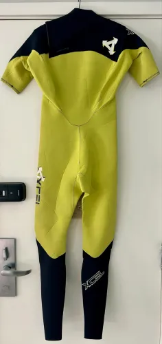 Roupa de borracha 2mm Xcel M zerada