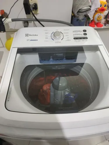 Máquina de lavar top de linha, lava e seca está em perfeito estado.