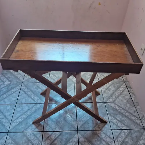 Tabuleiro invernizado reforçado. Medidas 1 metro X 49 centimetros