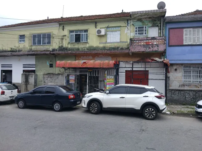 Loja no bitaru próximo da feira