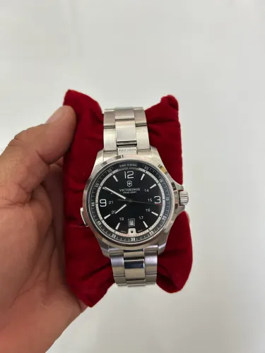 Victorinox Swiss Army Night Vision com caixa de aço inoxidável de 42 mm 