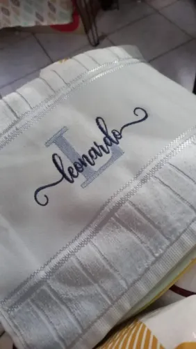 Bordados em toalhinha infantil
