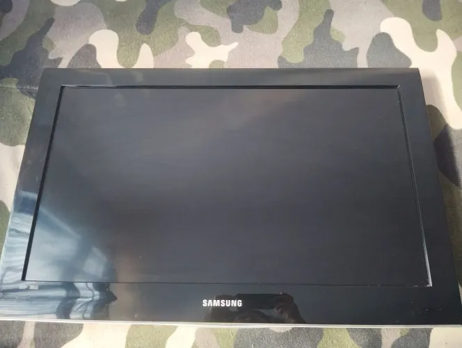 TV Samsung 32" Full HD, modelo LN32A550P3R.