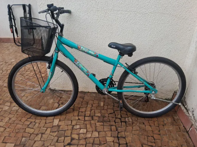 Bicicleta feminina linda e com cestinha