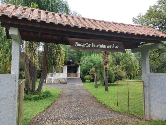 Chácara Urbana terreno plano de 10.570 m² com lagos, rio e muitas frutíferas - Bocaiúva do