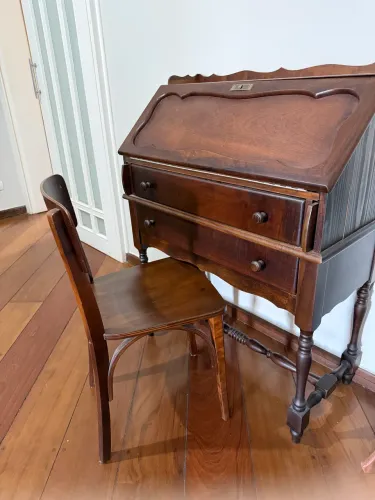 Conjunto Escrivaninha Colonial em Madeira Maciça - Restaurado - Completo
