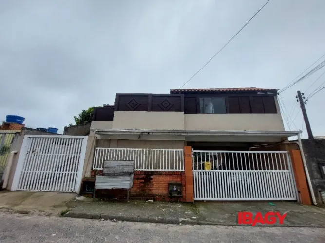 Excelente Apartamento 2 dormitório(s) em Ingleses do Rio Vermelho - Florianópolis