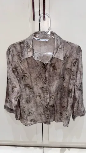 Conjunto Zara acetinado enrugado com pedras. Tamanho M.