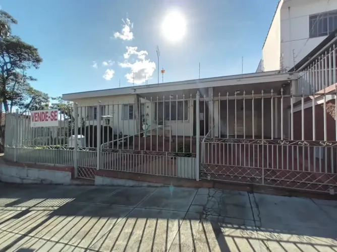 Casa à venda em bairro tradicional de Poços de Caldas próximo ao centro