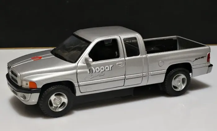 PICAPE DODGE RAM - 1:24