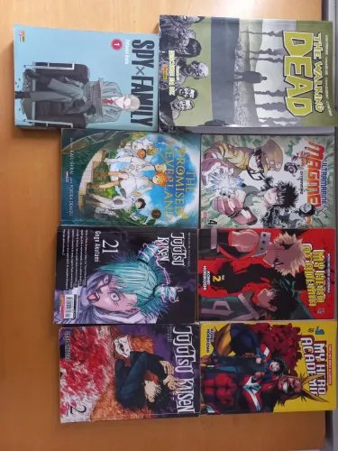 COMBO COM 8 MANGÁ E HQ EM PROMOÇÃO