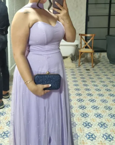 Vestido tomara que caia de festa ou madrinha na cor lavanda 