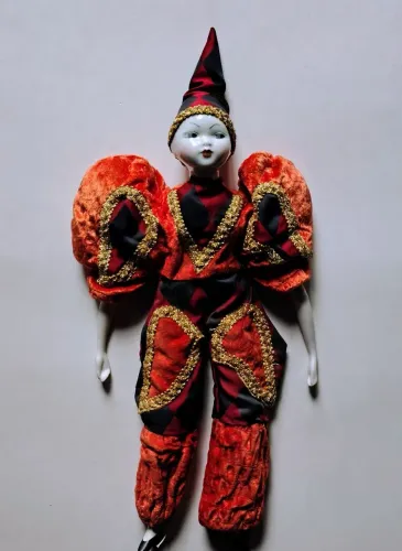 Boneca porcelana altura 42cm 