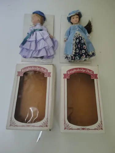 Par de Bonecas Knightsbridge Dolls