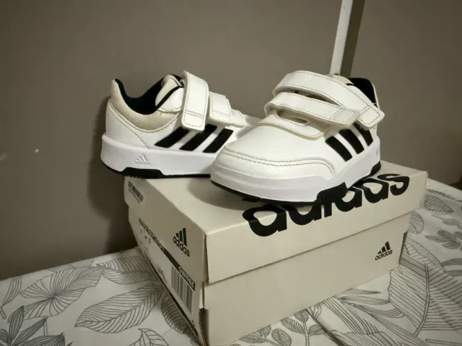 Tênis infantil adidas 