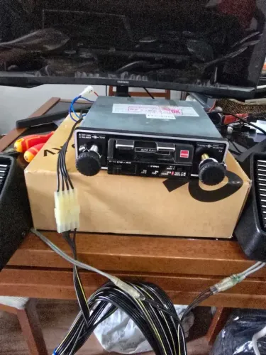 Rádio toca fitas Sharp com caixas novo sem uso em perfeito estado de conservação 