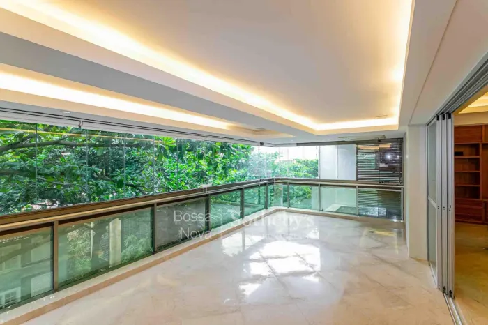 Apartamento para locação na primeira quadra do Leblon