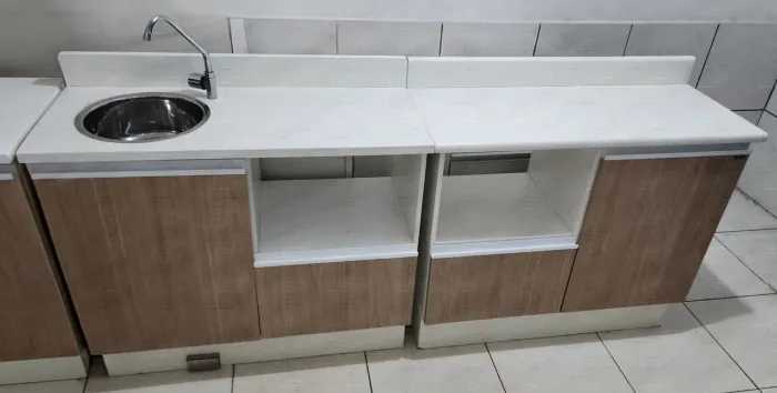 Armário de pia com pedal acionamento de água conjunto usado retirada
