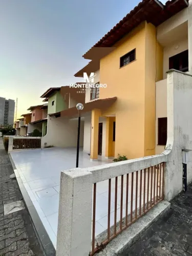 Casa Duplex à Venda com 4 quartos em Mondubim - Fortaleza - CE