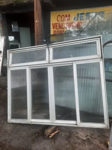 Janela de aluminio