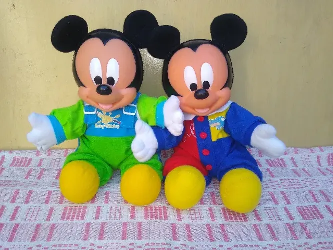 Boneco Mickey de Pelúcia
