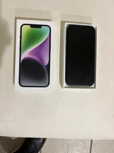 Vendo iPhone 14 256 gigabytes um ano de uso 2.700,00 está de novo único dono