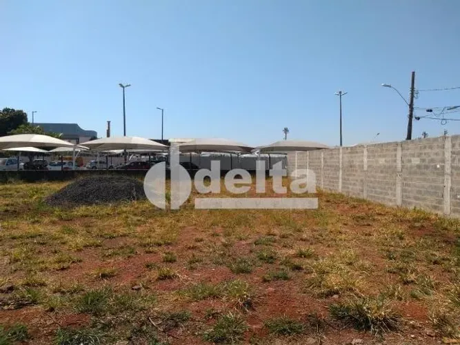 Terreno disponível para aluguel no bairro Aclimação em Uberlândia-MG