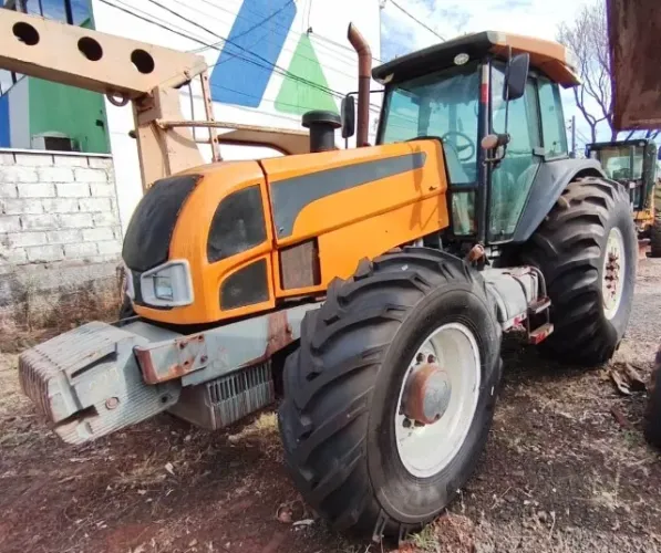 Trator Valtra BH180 ano 2012